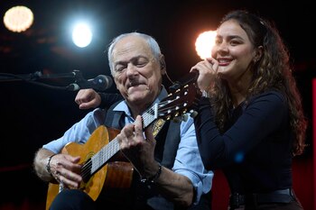 Toquinho y la cantante Camilla