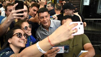 Sebastián Battaglia también acudió al recinto y se estima que formará del proyecto de Riquelme en caso de que gane