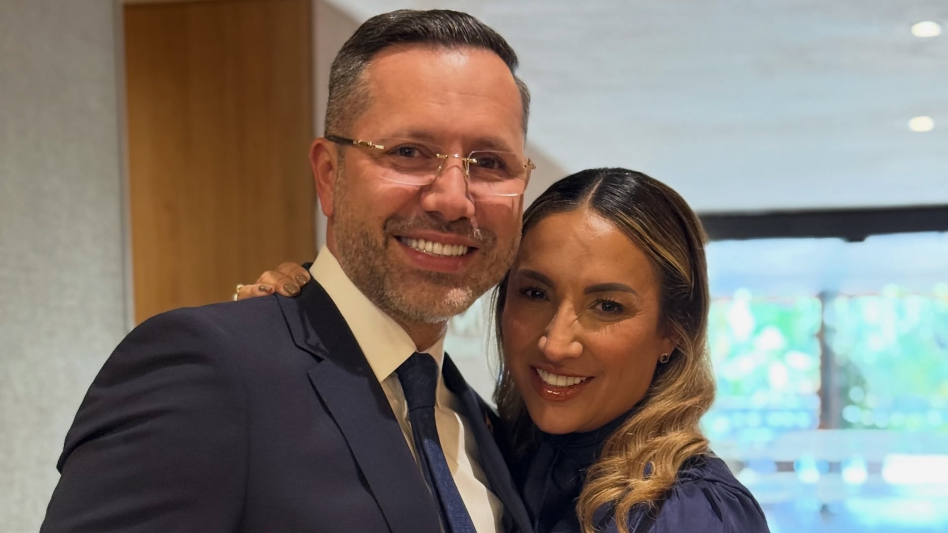 Jaime Andrés Beltrán afirmó que su esposa participó en gestiones con las que se consiguieron más de 120 toneladas de alimentos para los damnificados - crédito @paularamirez_/Instagram