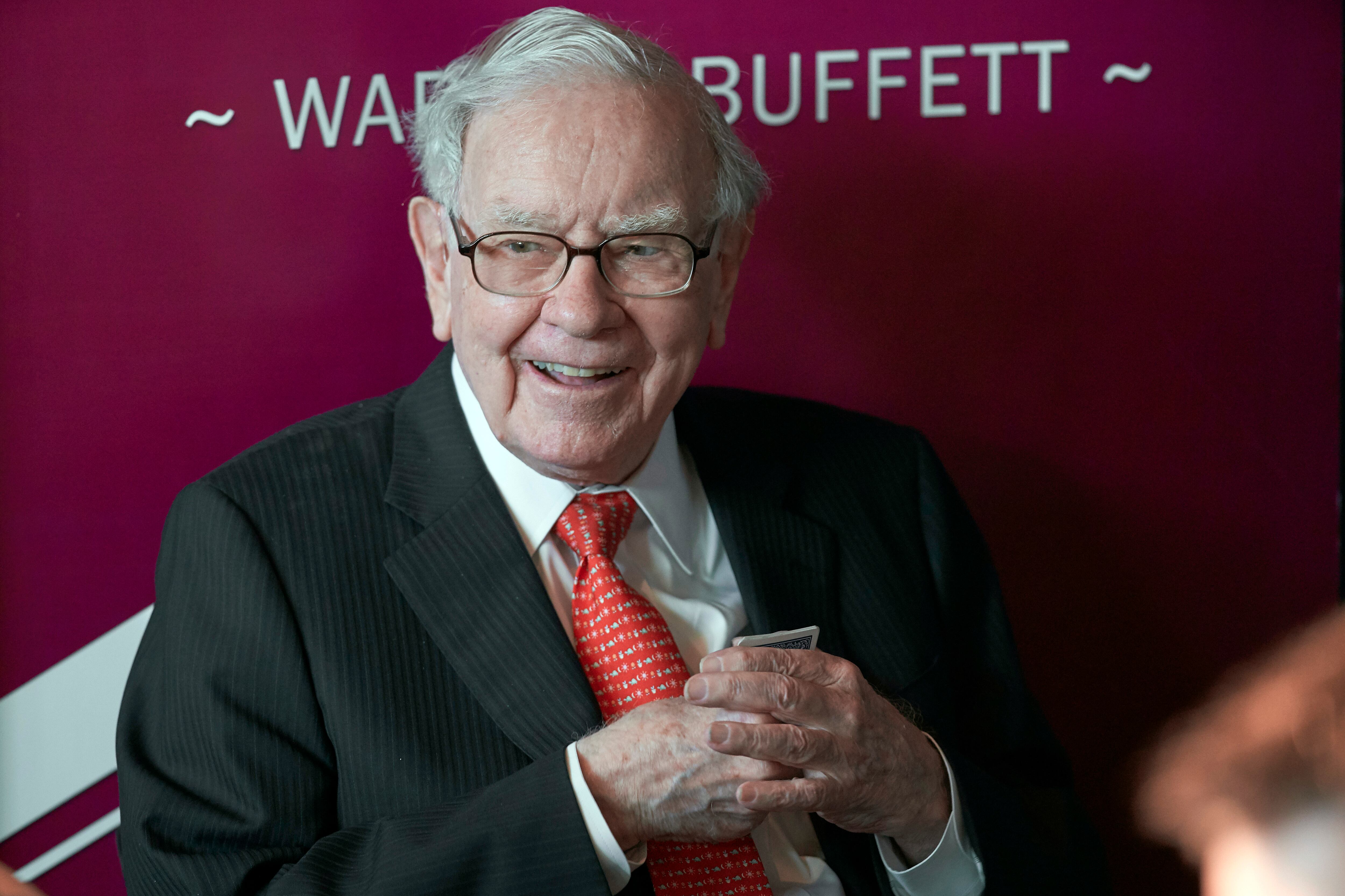 Warren Buffett anunció el traspaso de parte de su fortuna a fundaciones familiares y sociales, según informaron medios estadounidenses (AP)