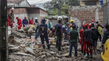 Al menos 2 muertos y 15 desaparecidos por el desplome de un edificio en Brasil