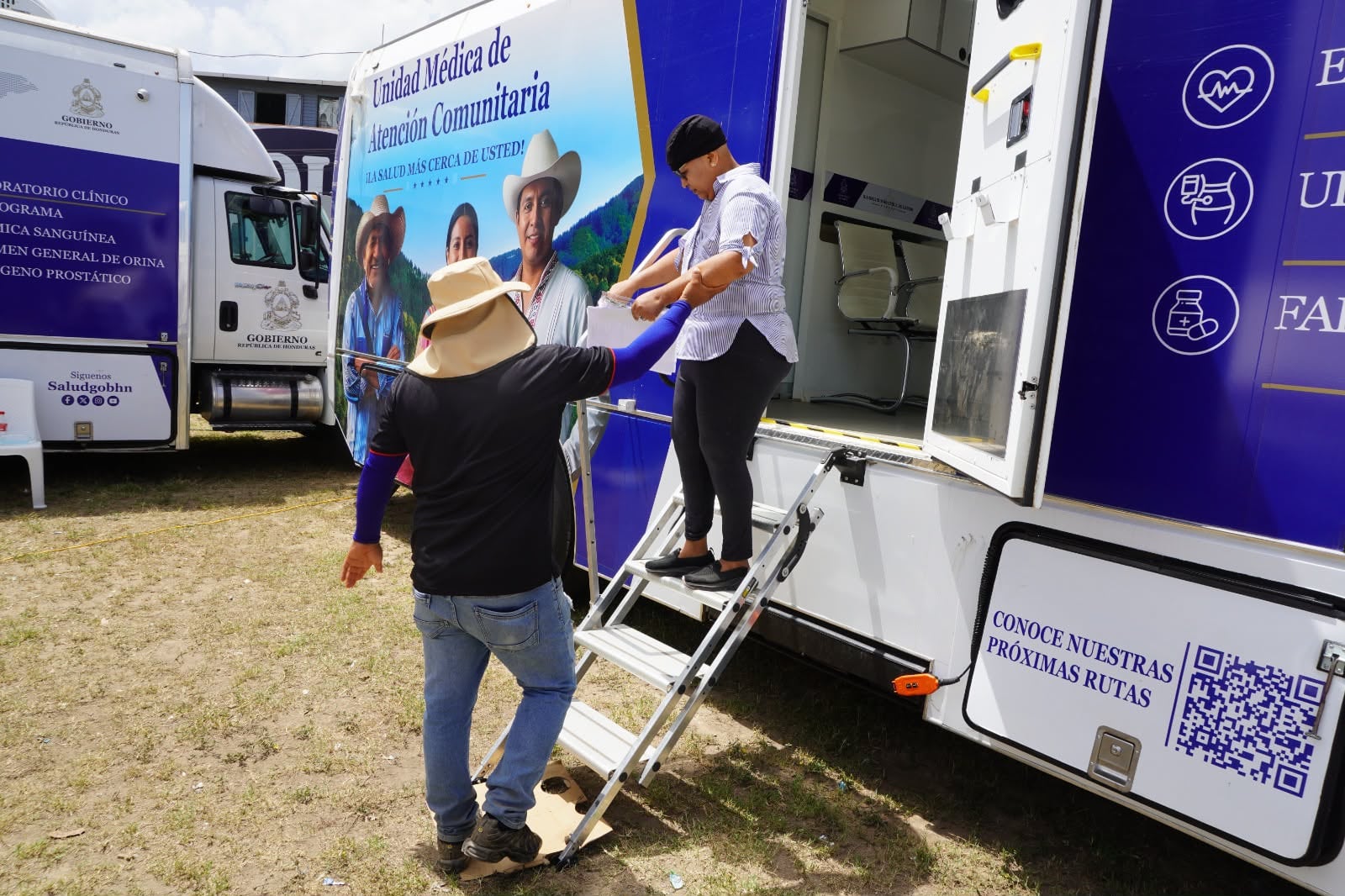 Las Unidades Médicas de Atención Comunitaria recorren distintos municipios de Honduras para ofrecer consultas generales y medicamentos gratuitos.