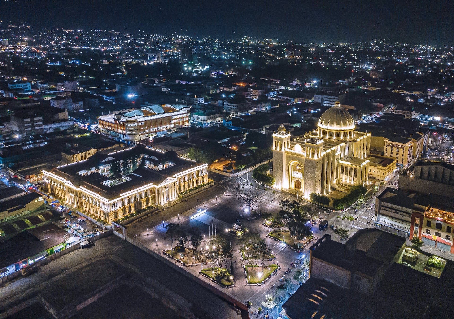 La rentabilidad de las empresas en El Salvador creció un 13% gracias al incremento del flujo de capital en 2025. (Cortesía: Centro Histórico)
