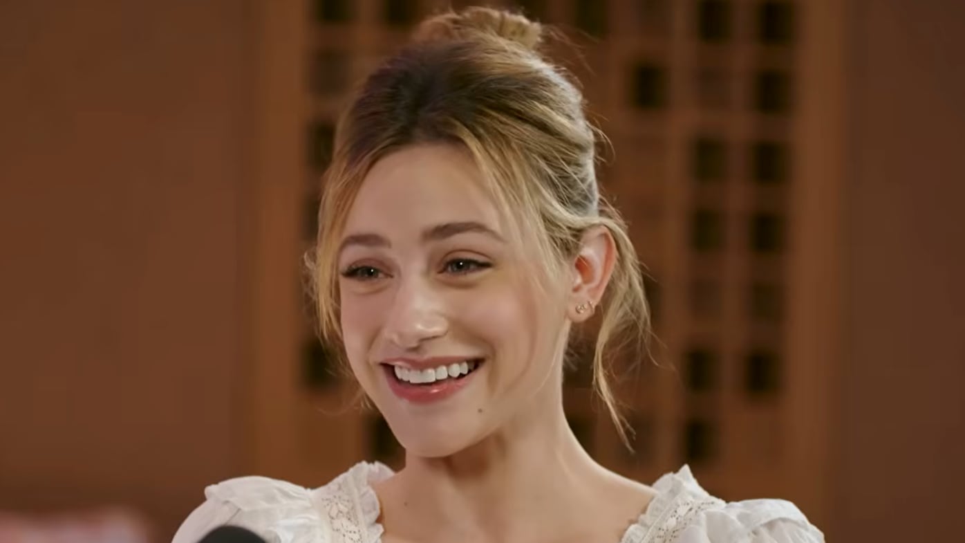 Lili Reinhart destaca el impacto del Reiki en su salud mental y bienestar personal, transformando su enfoque hacia la sanación energética (captura de video)