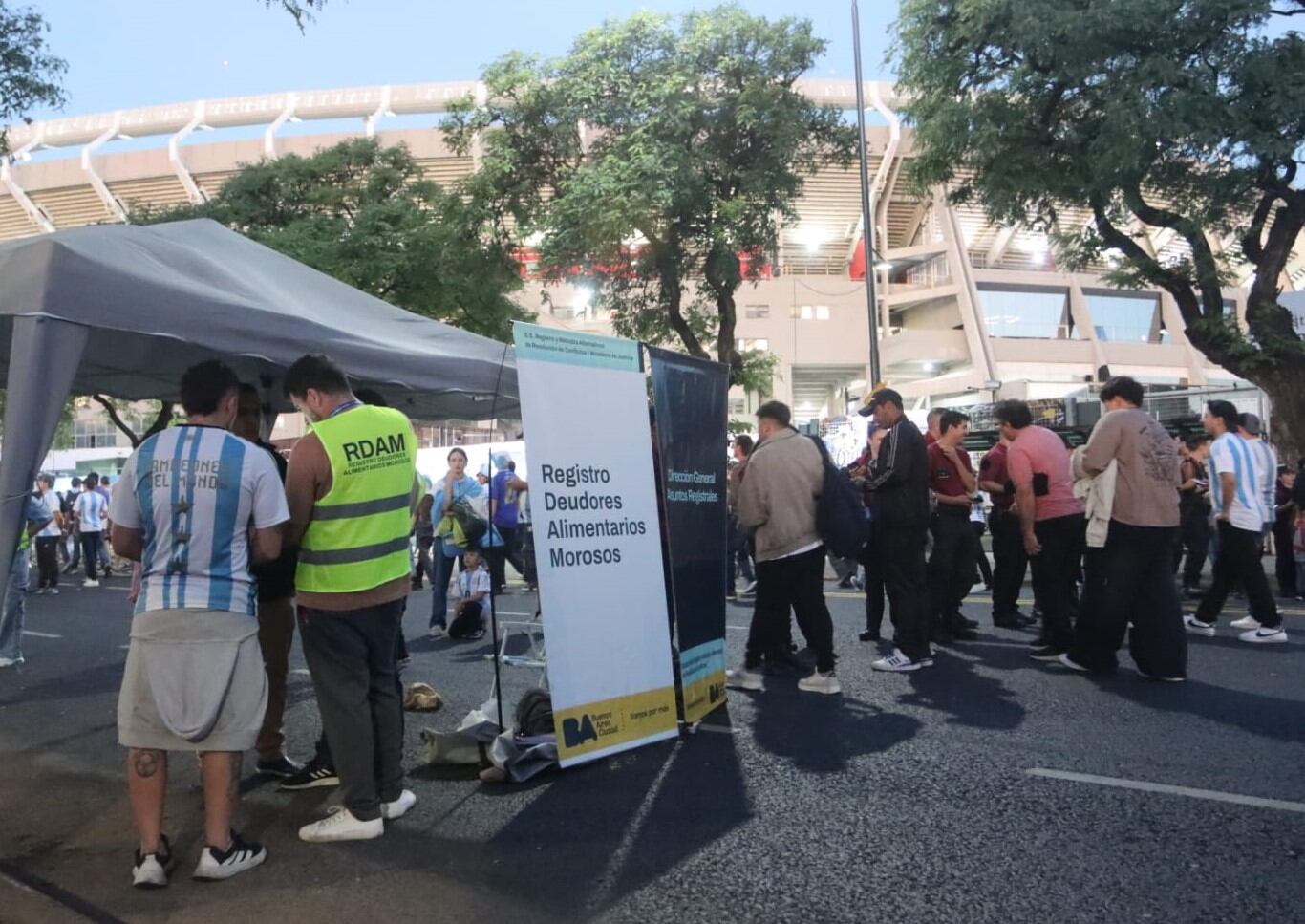 Los deudores tampoco pueden postularse a cargos electivos ni inscribirse en el Registro de Aspirantes a Guarda Adoptiva