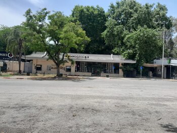 Los locales comerciales todos cerrados,