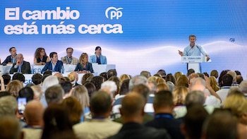 Feijóo acusa a Sánchez de “caudillismo” por gobernar “contra el Congreso” y el PP-M de “aplaudir el hundimiento del Titanic”