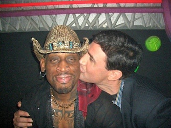 Jack junto a Dennis, amigo