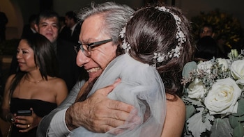 Federico Salazar, conductor de ‘América Noticias’ y compañero de Verónica Linares, se hizo presente en la boda religiosa. Facebook/Veronica Linares.