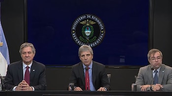 Al ritmo de la baja del riesgo país, el Gobierno se acerca a su primera colocación de deuda internacional en 8 años