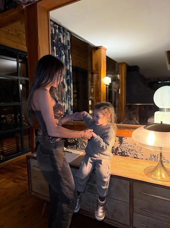 Pampita viajó junto a su