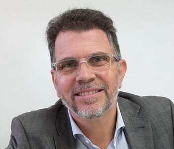 Dr. Darío Gigena Parker (MP: 23278), médico psiquiatra, magister en adicciones y director del Instituto Las Vertientes, donde se trata J. por su adicción al juego