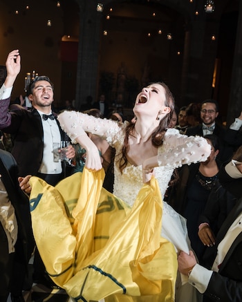 La influencer americanista cumplió uno de sus grandes deseos el día de su boda y entonó el himno de las Águilas frente a sus invitados.