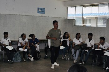 Christian Sangama dando clases de