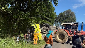 Tragedia en Costa Rica: tres mujeres mueren tras vuelco de autobús que trasladaba adultos mayores a una excursión