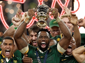 Sudáfrica (último campeón), junto con