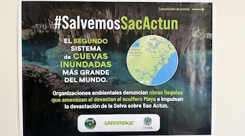 Póster con texto #SalvemosSacActun sobre el segundo sistema de cuevas inundadas más grande del mundo, mapa de Sac Actun y logos de organizaciones.