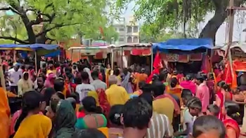 Una avalancha humana en un templo de India dejó ocho muertos y varios heridos