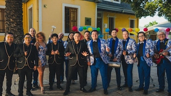 Las dos agrupaciones interpretan en