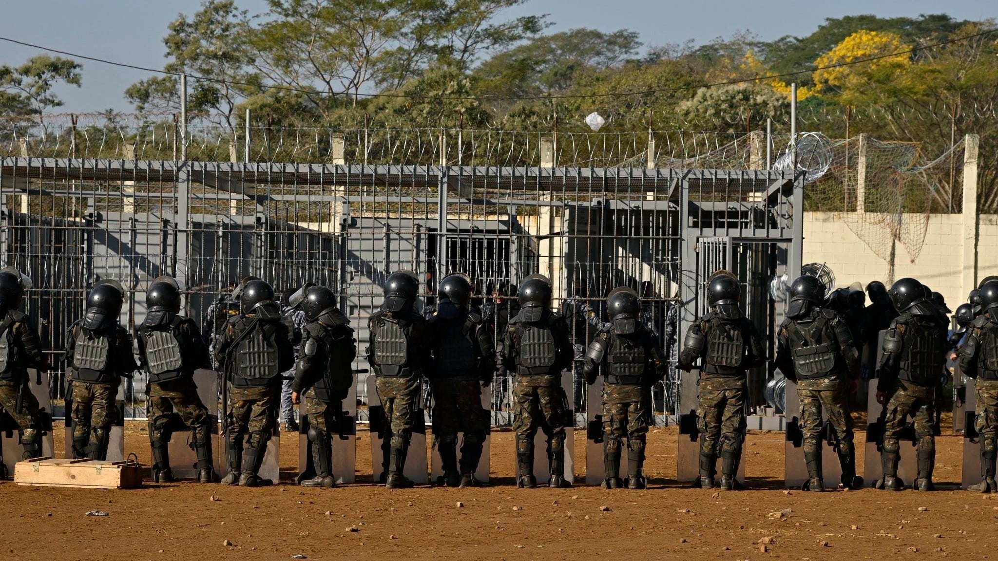 Once agentes de la Policía Nacional Civil murieron en atentados relacionados con exigencias de mejores condiciones carcelarias para líderes de maras.