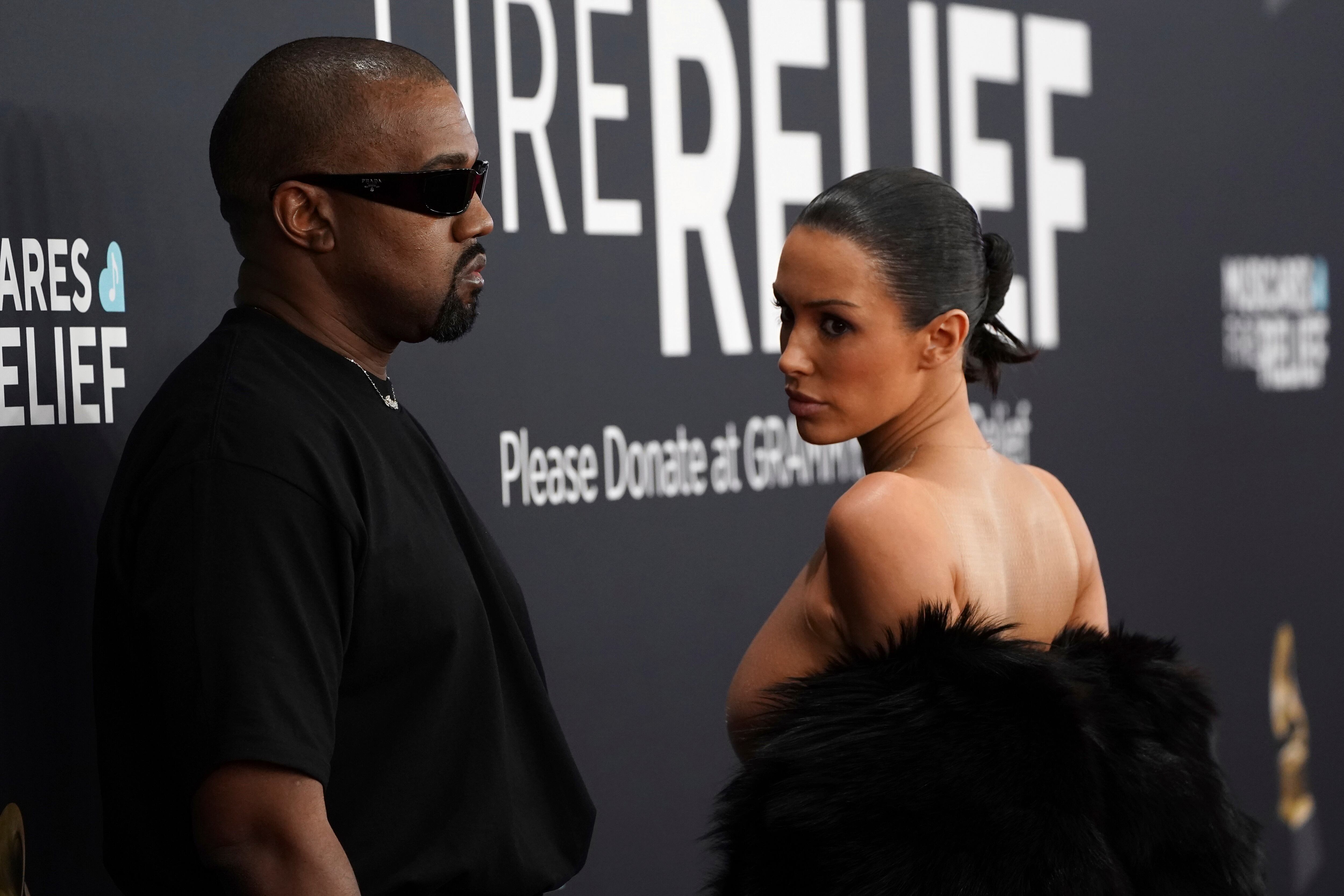 En la entrevista, Censori también habló de su relación con Kanye West y defendió su autonomía en las decisiones creativas. (Foto Jordan Strauss/Invision/AP)