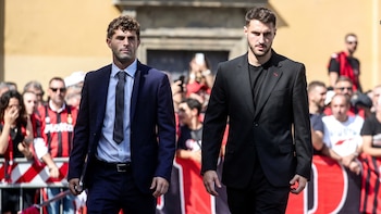 Santiago Giménez acudió al funeral de Franco Baresi: así se despidió del histórico defensor italiano