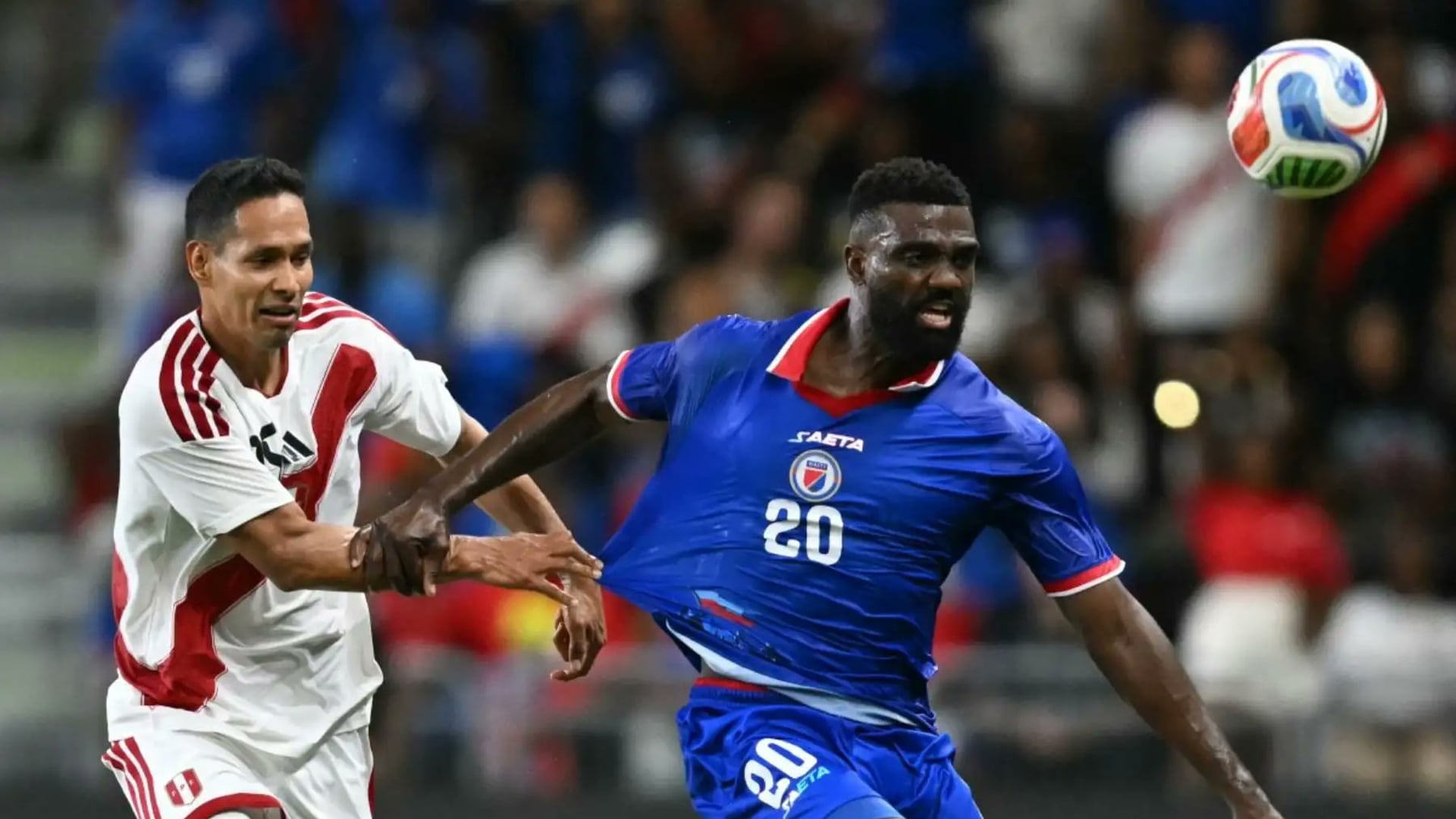 Haiti luciendo su camiseta durante la derrota 2-1 en el amistoso jugado ante Perú (Andina)