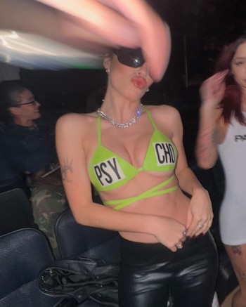 Lali eligió una bikini verde