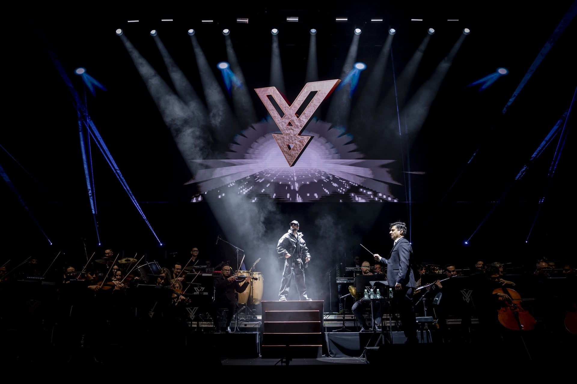 El artista Yandel (c) durante su concierto en el Movistar Arena, a 25 de enero de 2026, en Madrid (España). (A. Pérez Meca/Europa Press)