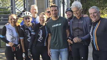 Otra postal de la aparición