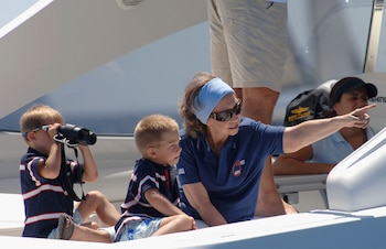 La reina Sofía, viendo la