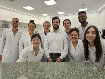 El doctor Felipe Maglietti destacó que el campo eléctrico permite que el fármaco penetre en las células tumorales con una eficacia mil veces superior