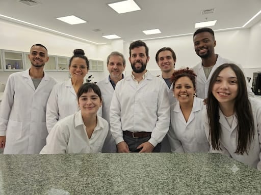 El doctor Felipe Maglietti destacó que el campo eléctrico permite que el fármaco penetre en las células tumorales con una eficacia mil veces superior