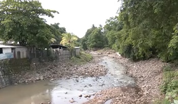 La comunidad KM. 40 El Majahual, en La Libertad, activó un plan preventivo ante la llegada de la tormenta tropical Cristina. (Foto: Captura de Pantalla)