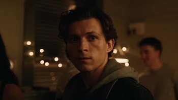 Tom Holland regresa como Peter Parker enfrentando a Hulk en el nuevo tráiler de ‘Spider-Man: Un nuevo día’