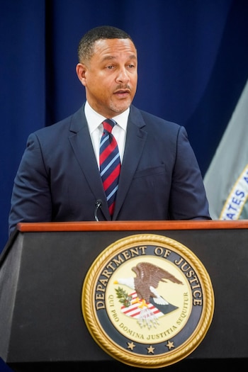 Breon Peace, Fiscal de los