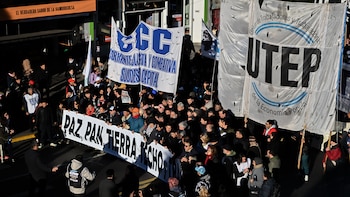 La marcha de San Cayetano tuvo una fuerte presencia de los movimientos sociales (Foto: Adrián Escandar)