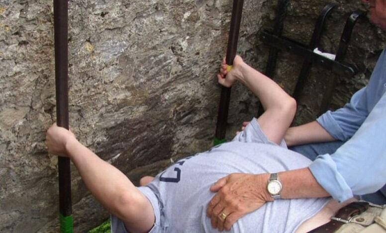 Diversas leyendas rodean el origen de la Blarney Stone, desde brujas y diosas celtas hasta vínculos con la Stone of Scone y la Biblia (Wikimedia)