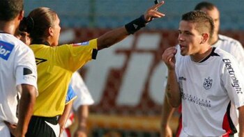 Mario Leguizamón discutiendo con Silvia