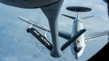 Irán anuncia que ha destruido un avión centinela E-3 de EEUU por vez primera desde el inicio de la guerra