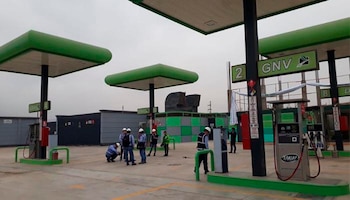 De manera simultánea a la