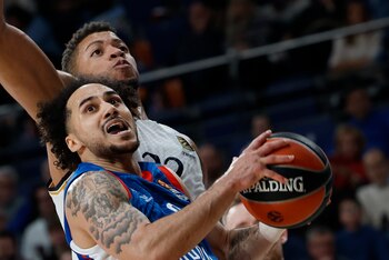 Tavares y Larkin (EFE/Javier Lizón)