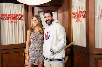 Jennifer Aniston y Adam Sandler, además de ser colegas y actuar juntos en varias producciones, son grandes amigos (REUTERS/Mario Anzuoni)
