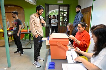 Los uruguayos votan al próximo