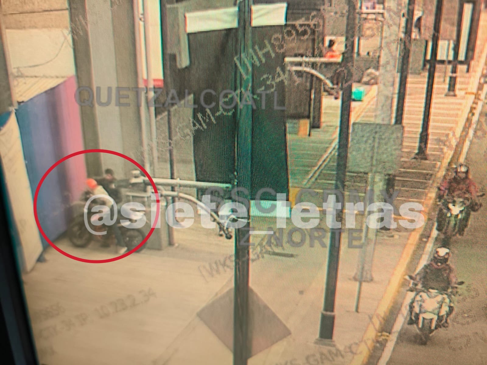 Los agresores arribaron y huyeron a bordo de motocicletas. (X/@siete_letras)