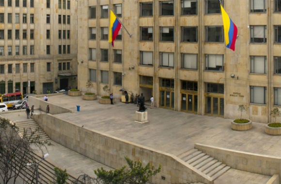 La meta declarada es que en 2030 Colombia sea hub de tecnología en las Américas con el plan del Ministerio TIC.