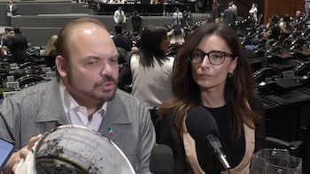 Diputados de MC llevan “gotitas de chapopote” a la Cámara de Diputados, alertan por hidrocarburo en el Golfo de México