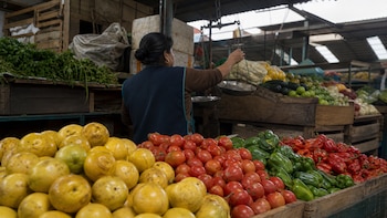 Precio de la gasolina y el diésel se disparan: amas de casa sufren con incremento del costo en frutas y verduras