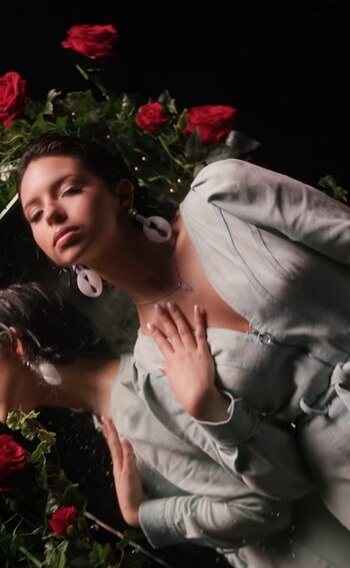 Así luce Ángela Aguilar en