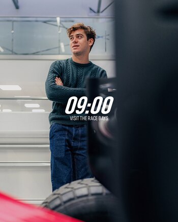 Colapinto, visitando a los mecánicos